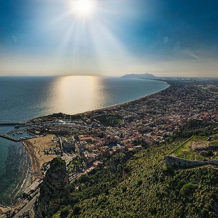 Casa Vitelli - Centro Storico A Due Passi Da Tutto Lejlighed Terracina Eksteriør billede