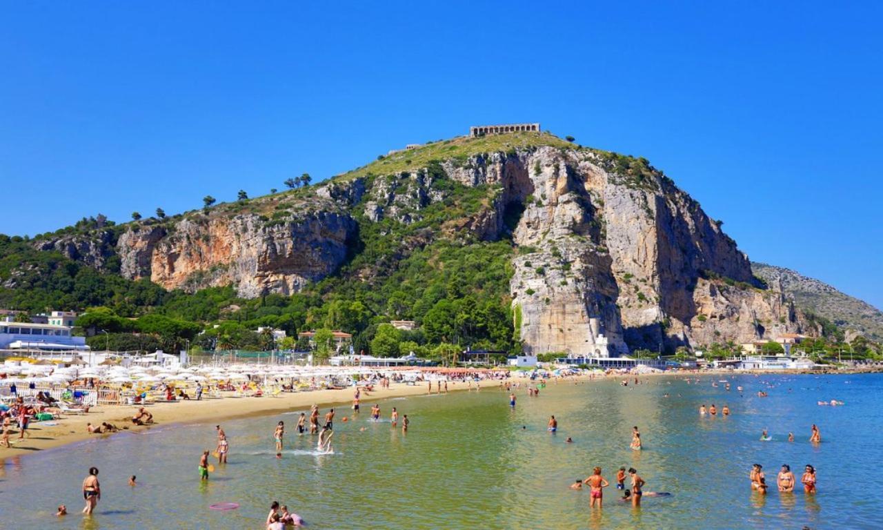 Casa Vitelli - Centro Storico A Due Passi Da Tutto Lejlighed Terracina Eksteriør billede