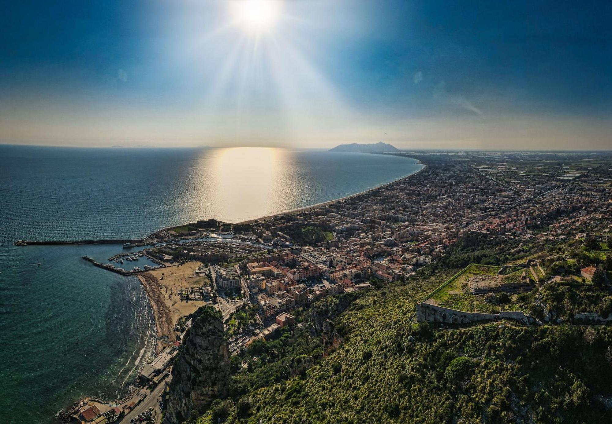 Casa Vitelli - Centro Storico A Due Passi Da Tutto Lejlighed Terracina Eksteriør billede